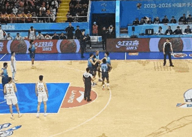 爱游戏-贝兹利和队友冲突 宁波赛后宣布解约：外援无特权！