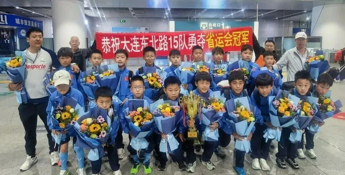 爱游戏app下载-“中国足球协会谨向贵校全体师生、教职员工、小球员们，致以热烈的祝贺和诚挚的问候！”|足球队|中国足协|足球青训|校园足球|国脚_新浪新闻